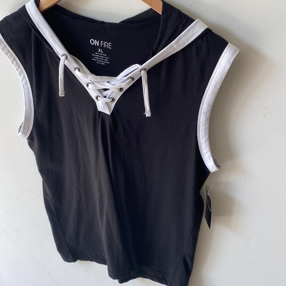 On Fire sleeveless hooded Top, Size XL, NWT - Picture 5 of 5